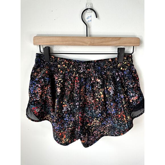 Lululemon Hotty Hot Short II *2.5" Size 8 EUC Flowers - Picture 3 of 4